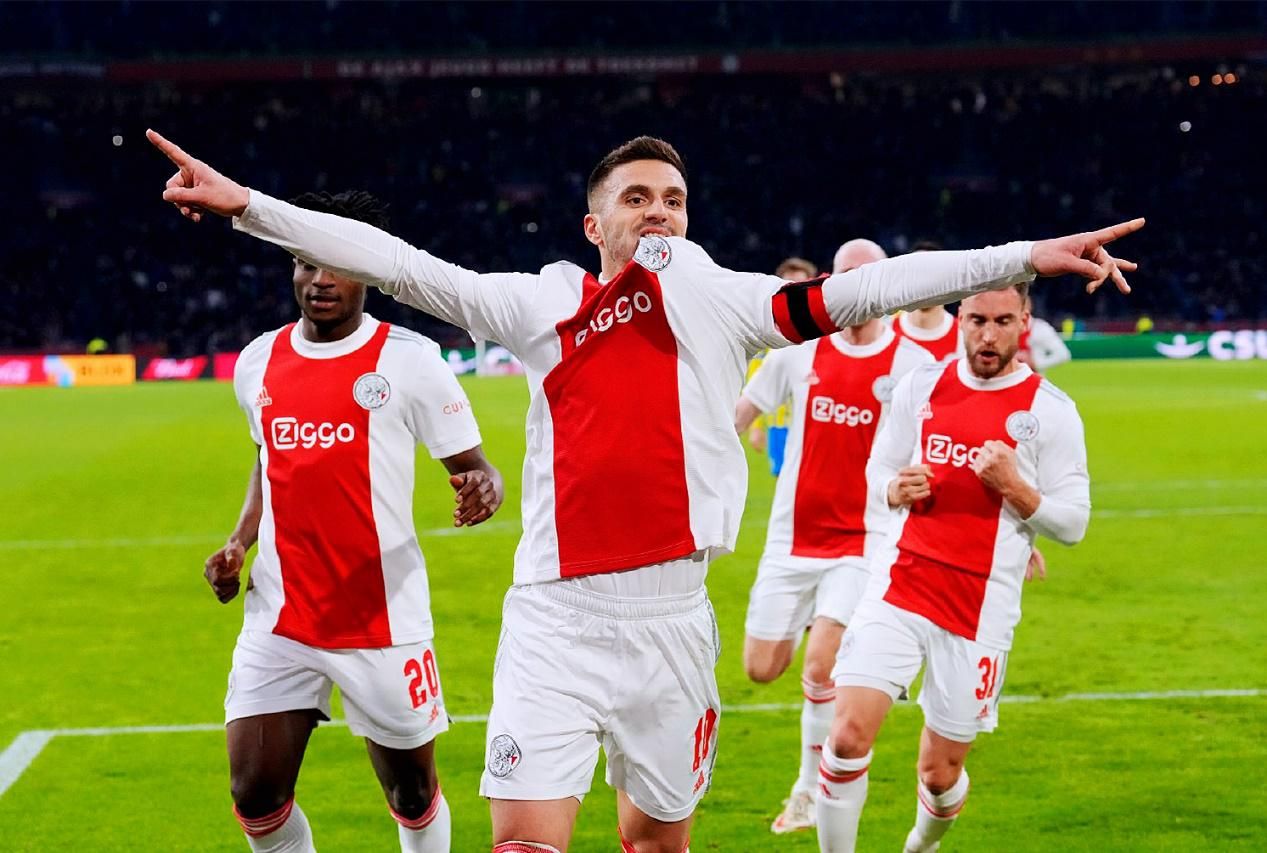 阿贾克斯：欧冠赛场的逆袭曙光与重生之路